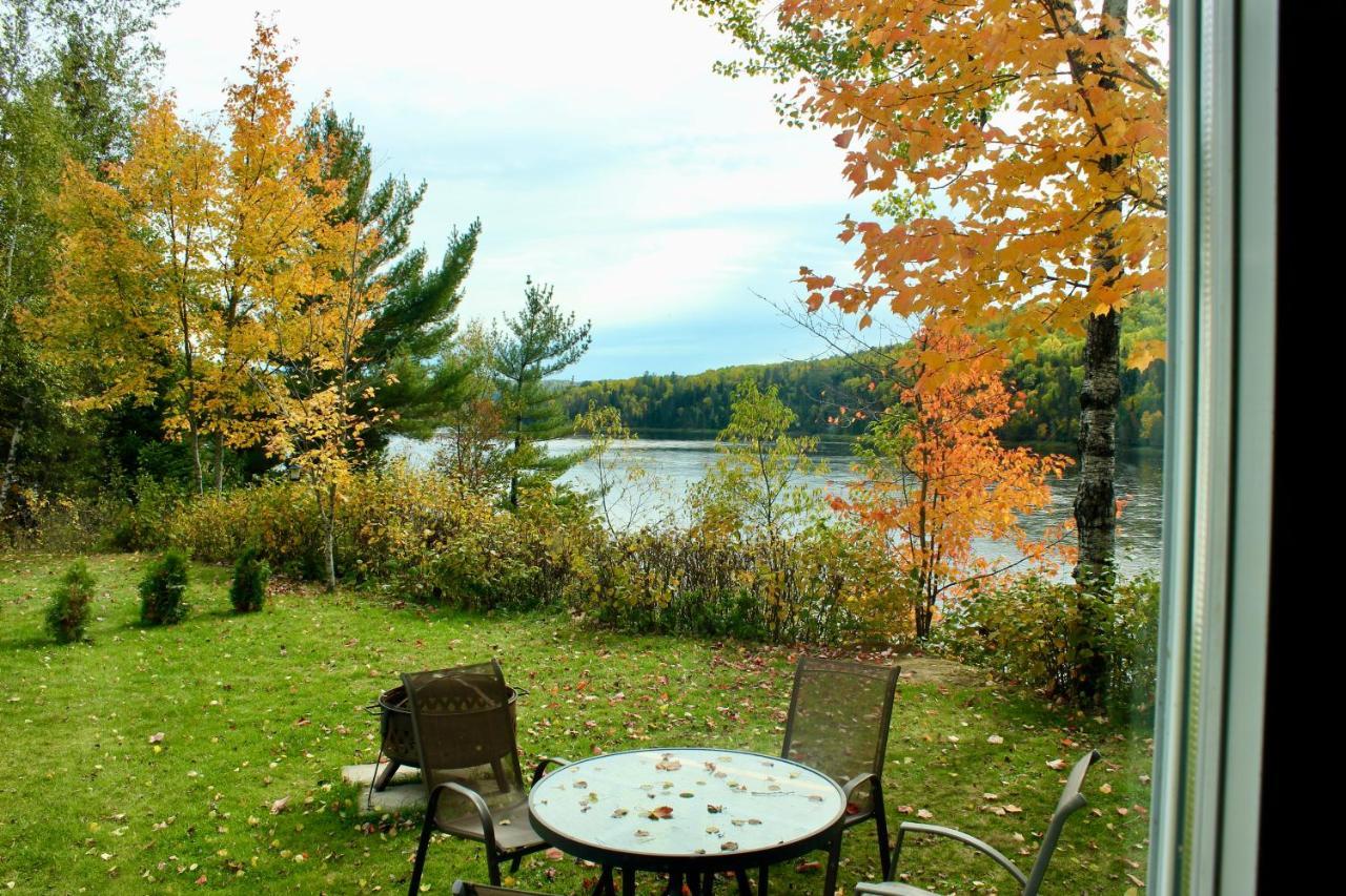 Chalet Au Bord Du St-Maurice La Tuque Ngoại thất bức ảnh